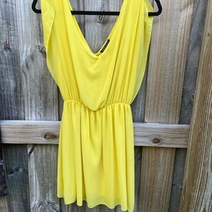 Chiffon yellow Slevleas dress